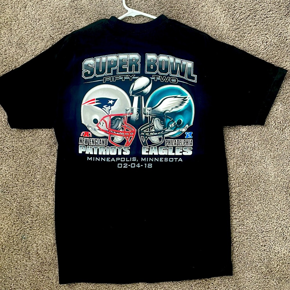 Large black Super Bowl 52 (LII) Patriots vs Eagles T-shirt